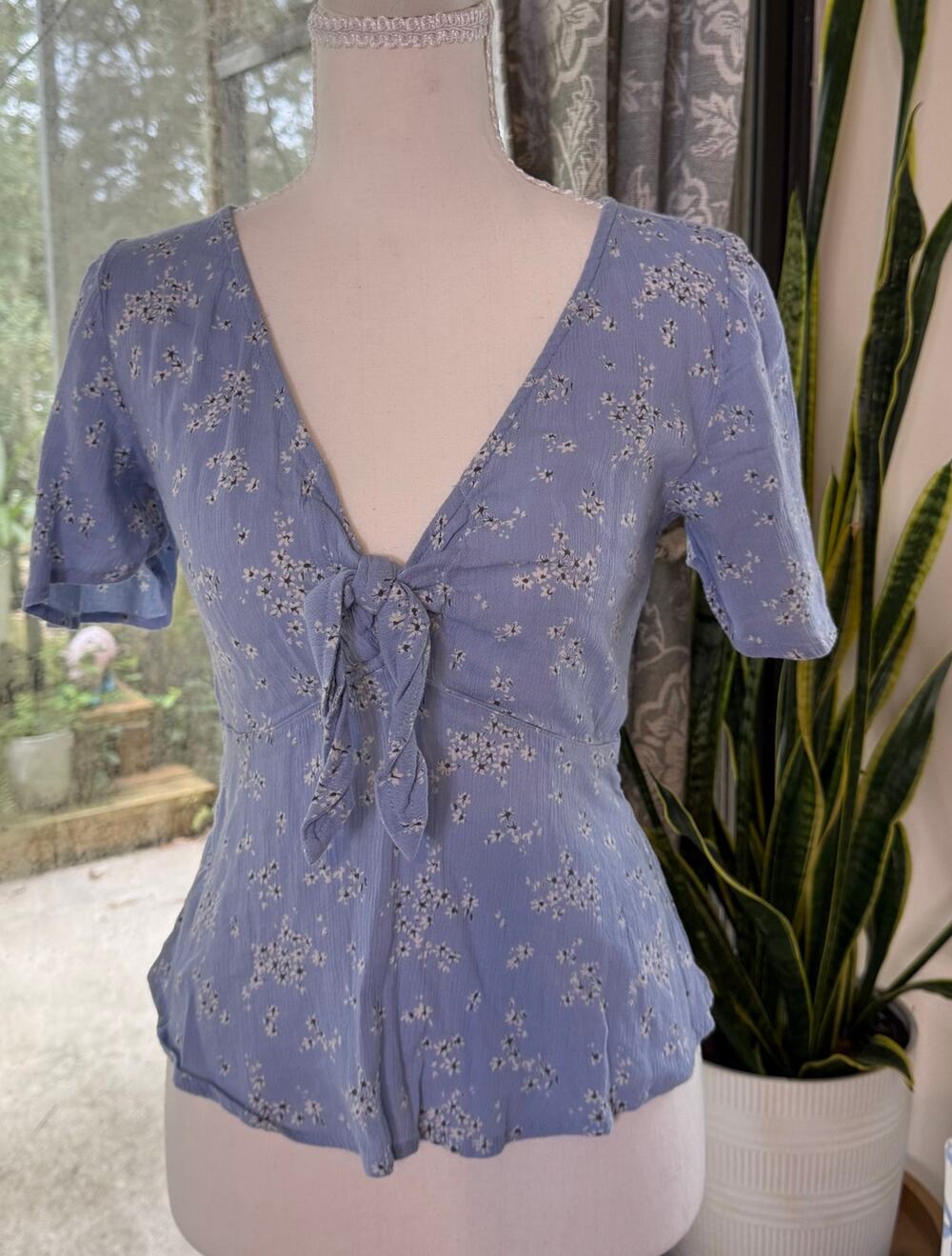 Abercrombie & Fitch Blue Floral Tie Front Peplum Blouse Size S
